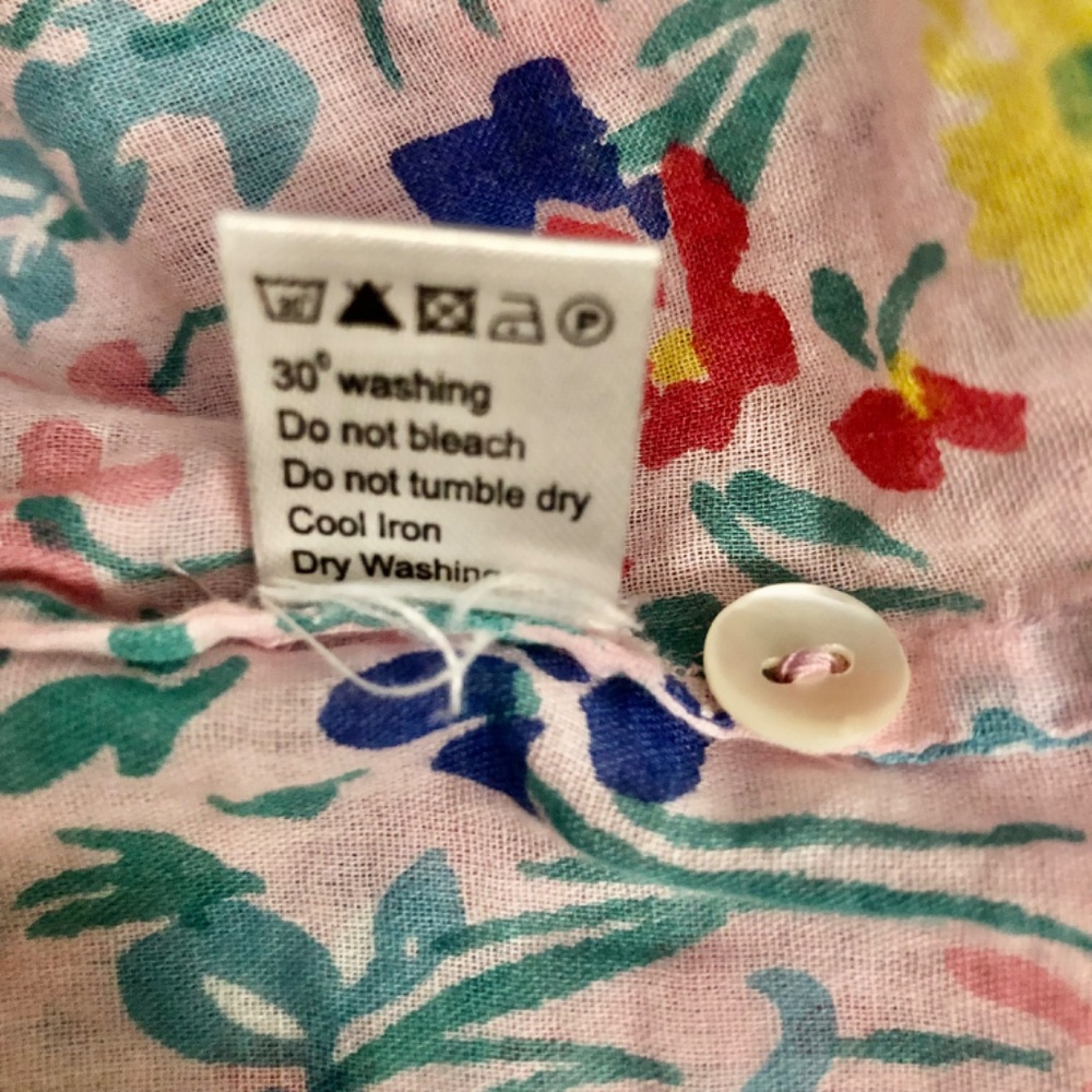 Banjanan Anthropologie floral Sofia top flutter sleeve smocked yoke button back - Picture 13 of 13